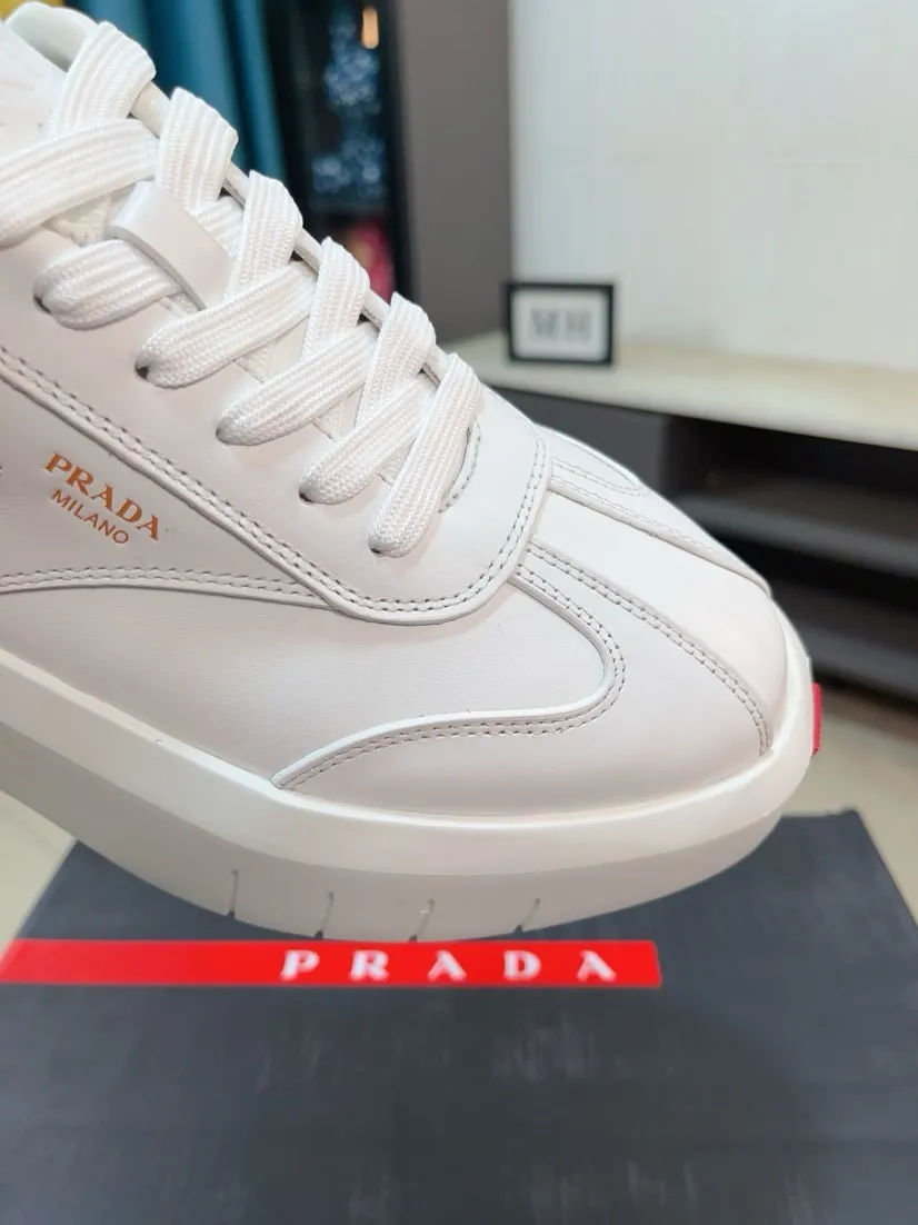 Men's shoes 💰620🌹🌹High-quality new Prada counters are launched simultaneously. The new men's shoes and 😘fabrics are selected from imported mesh and glue-spraying technology. Imported cowhide lining. 👍🏿High-end☄️Open-molded non-slip rubber outsole, exquisite lines, simple and elegant, comfortable and high-end for leisure travel. Code number: 38 to 44